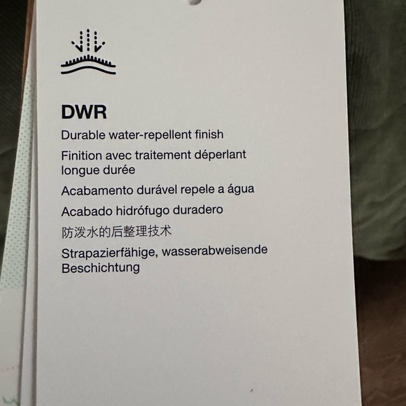 The North Face Reversible Mossbud Swirl Insulated Parka - Picture 9 of 12